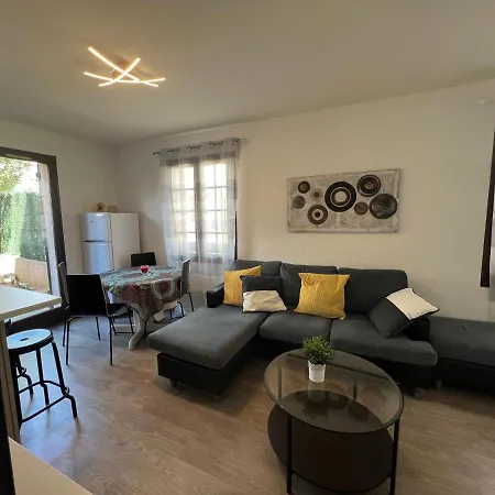 Appartement Pour 2 Personnes En Ville Avec Terrasse La Londe-les-Maures Exterior photo