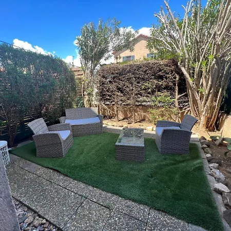 Appartement Pour 2 Personnes En Ville Avec Terrasse La Londe-les-Maures Exterior photo