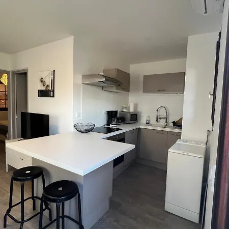 Appartement Pour 2 Personnes En Ville Avec Terrasse La Londe-les-Maures Exterior photo