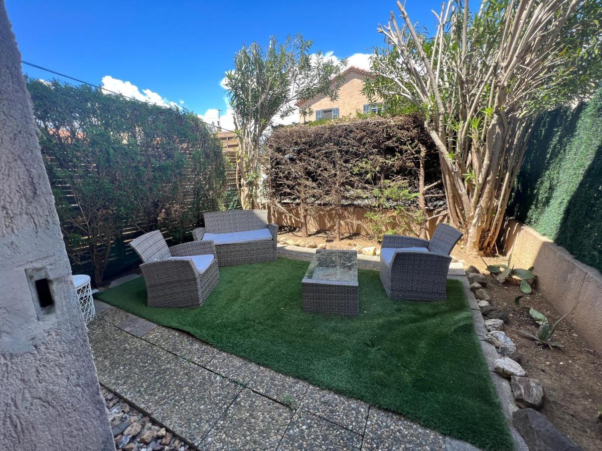 Apartment Pour 2 Personnes En Avec Terrasse La Londe-les-Maures