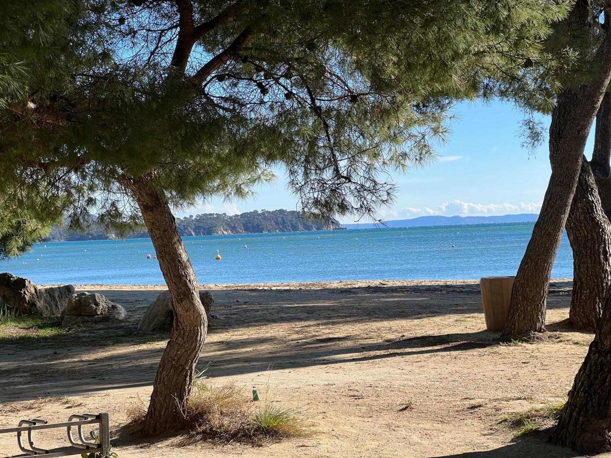 Apartment Pour 2 Personnes En Avec Terrasse La Londe-les-Maures